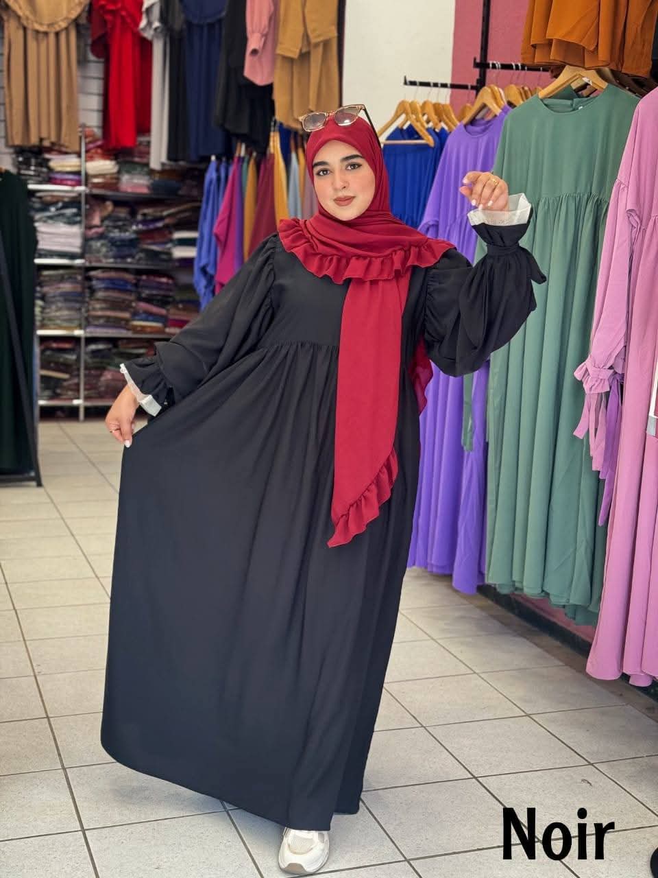 Abaya Longue Moderne – Style Élégant et Confortable