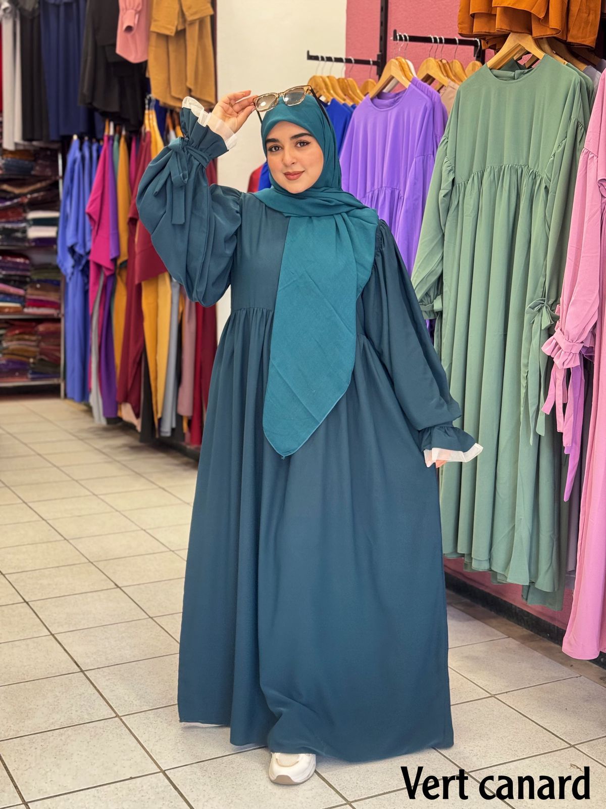 Abaya Longue Moderne – Style Élégant et Confortable